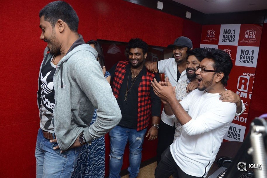 Manchu-Manoj-at-Redfm-For-Okkadu-Migiladu-Movie-Promotions
